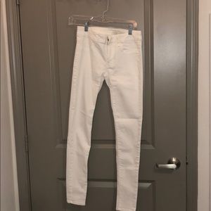 White skinny jeans